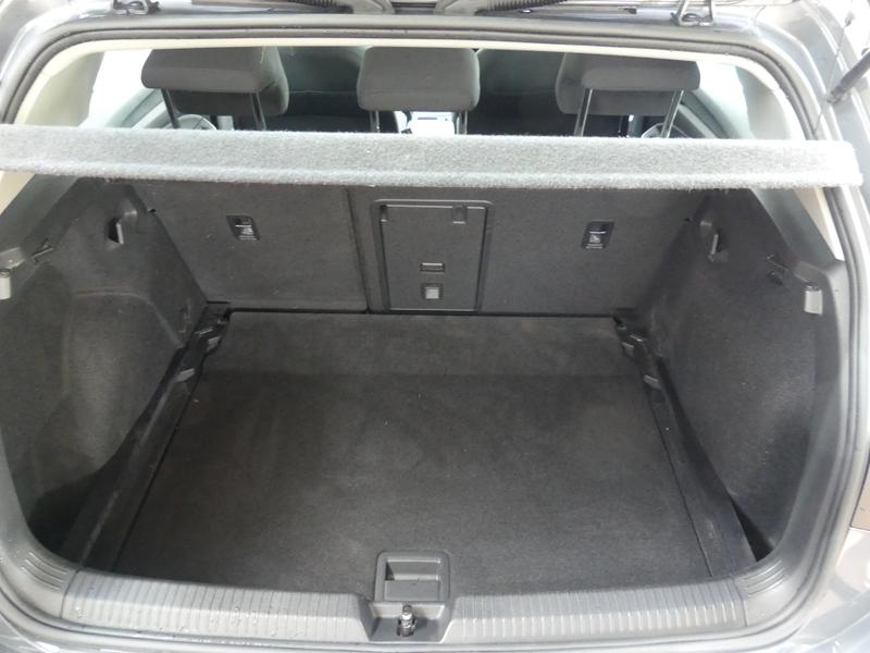 Volkswagen Golf Photo 6bb063b3-3393-4409-af03-550d748ac362.jpg