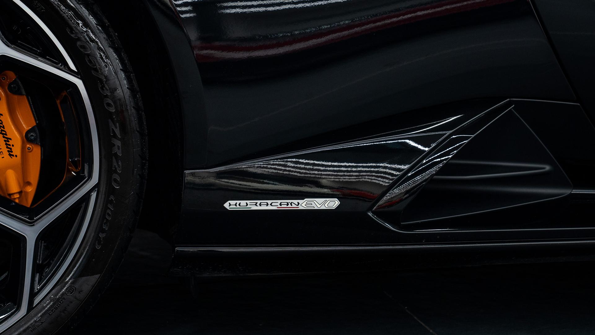 LAMBORGHINI Huracan Photo 6bbe8d37-8fc8-43a0-a532-44d1002e7bbc.jpg