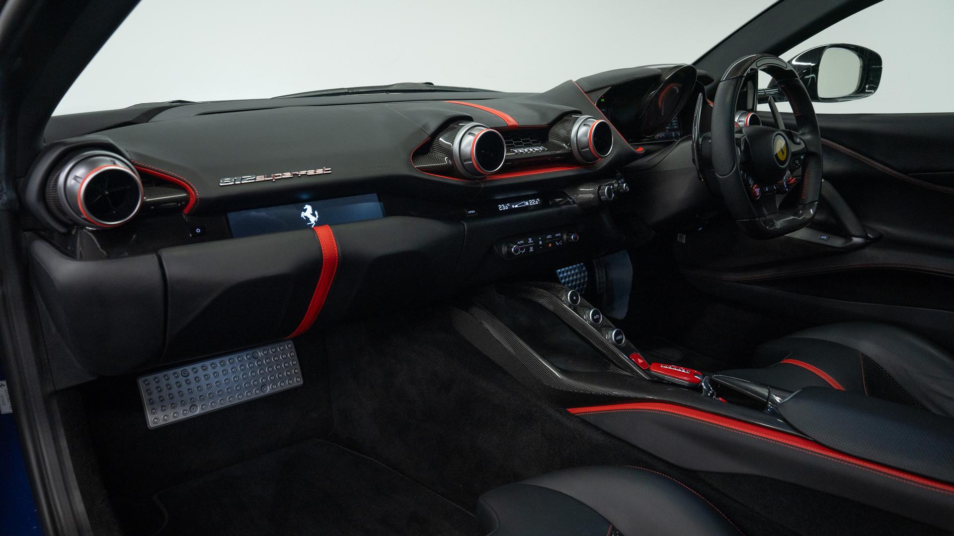 Ferrari 812 Photo 6bcf0aaa-4d3e-410b-b716-b939426cff2d.jpg