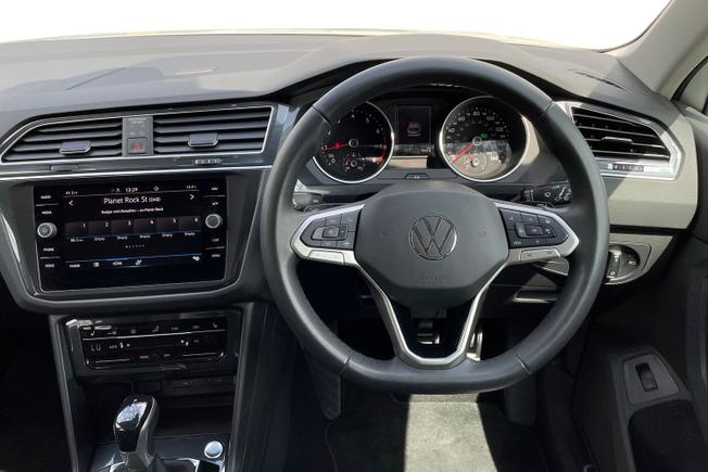 VOLKSWAGEN Tiguan Photo 13