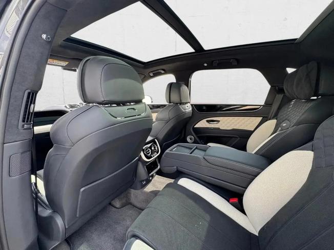 BENTLEY Bentayga Photo 12