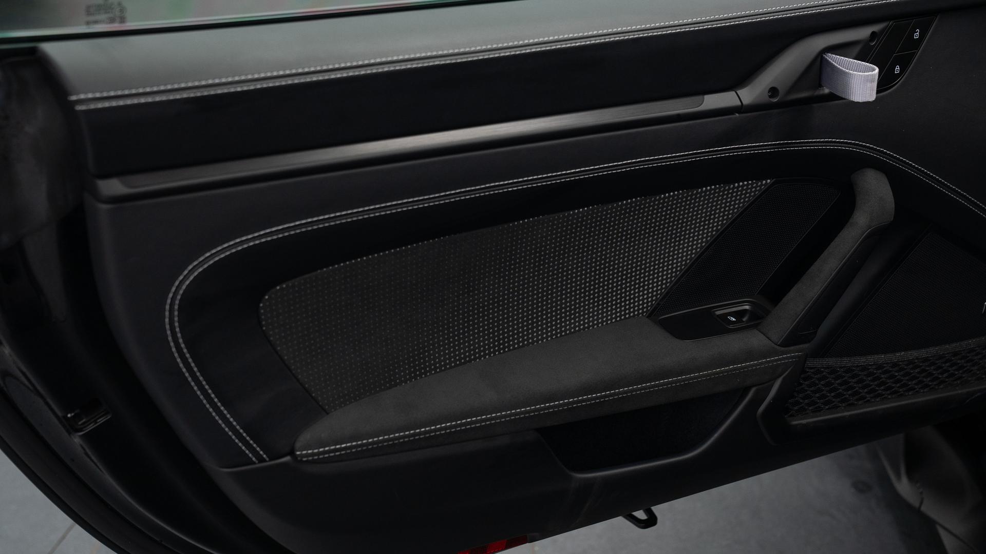 Porsche 911 Photo 6bdf814d-ed67-4283-8be5-5c6d00aafe9f.jpg
