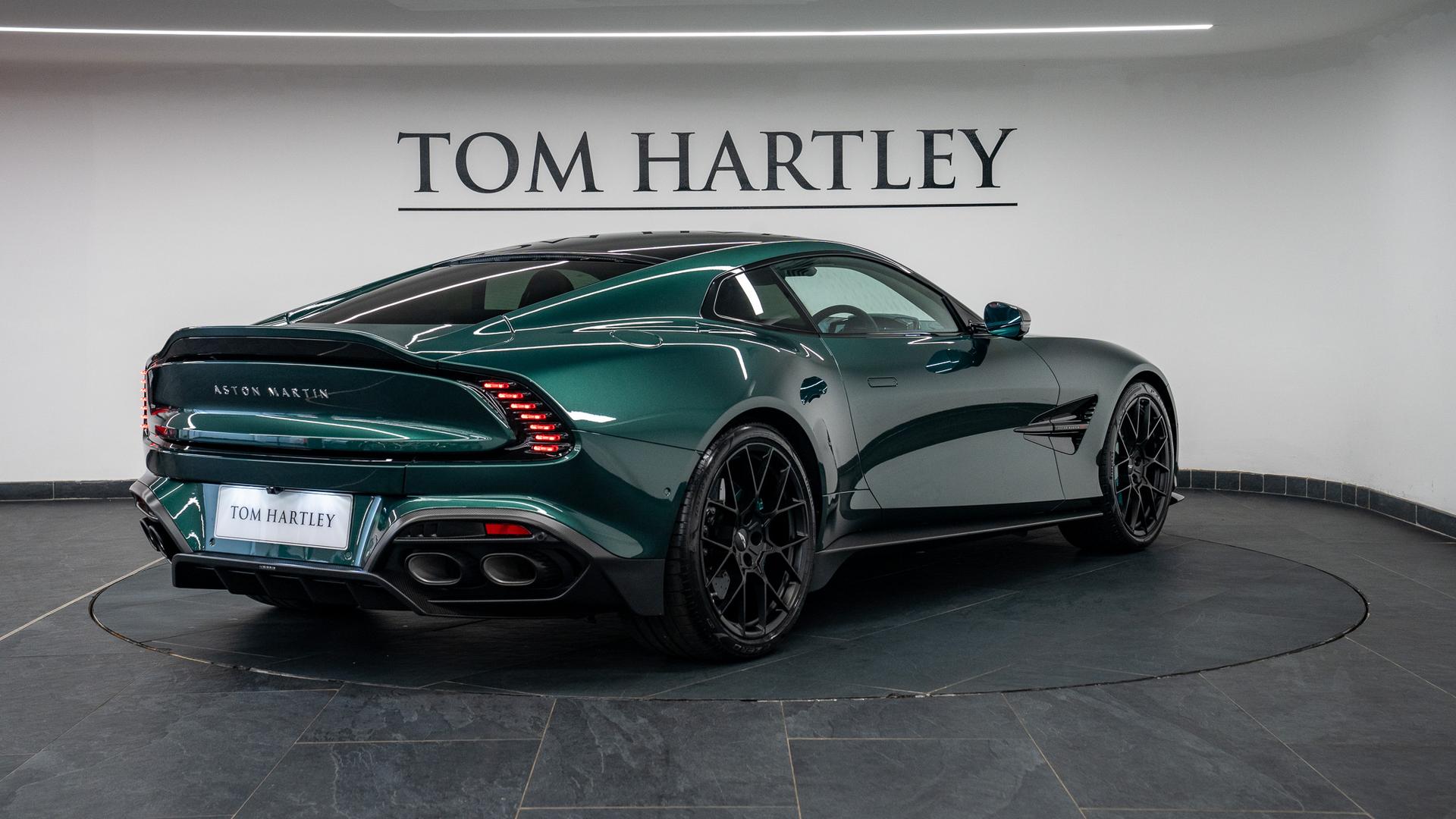 Aston Martin Vanquish Photo 6be23c5c-4fab-4f67-b02c-b6d92e04b3e5.jpg