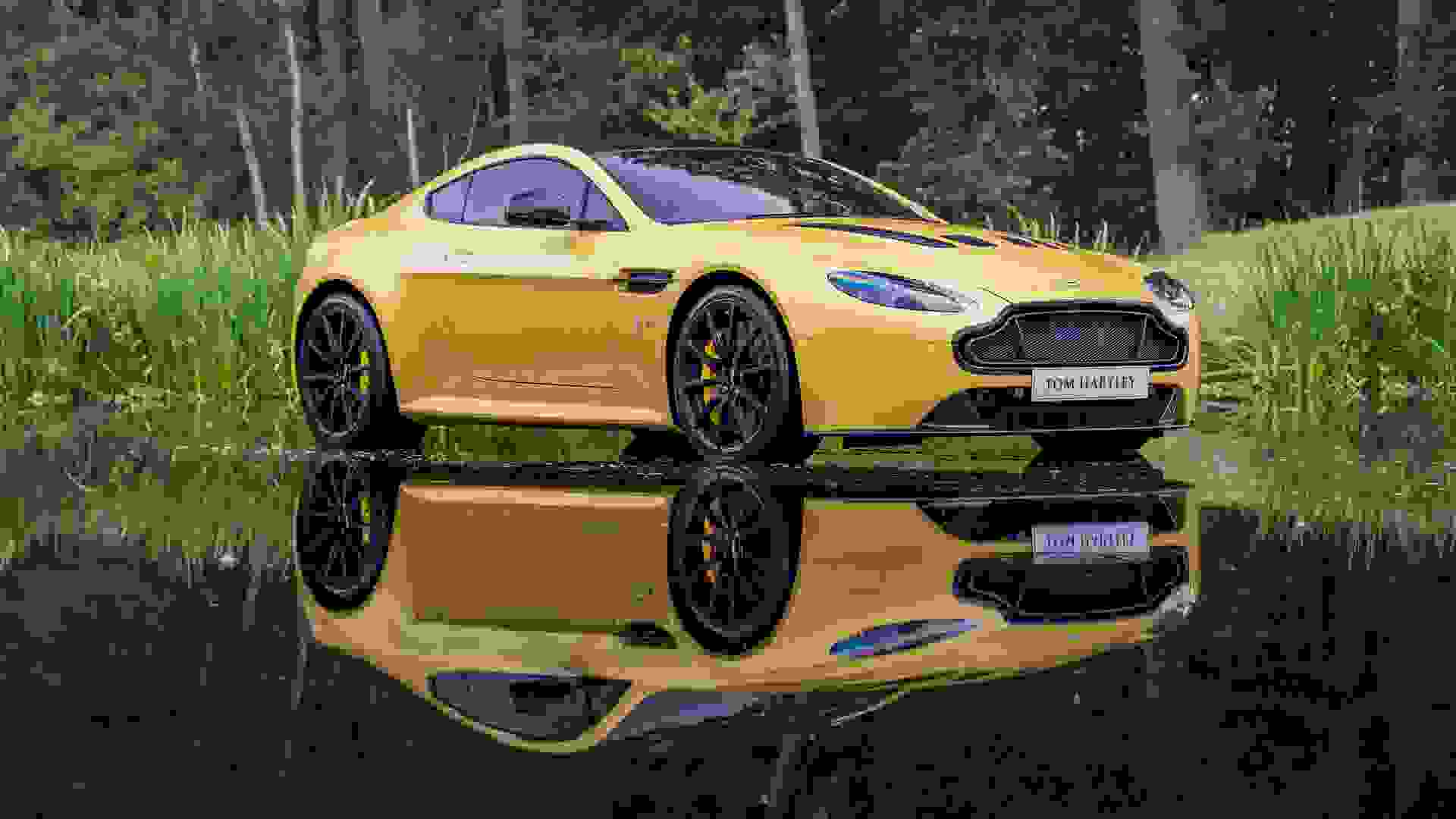 Aston Martin Vantage Photo 6be8ef28-821a-4860-85c6-1a99755dcd58.jpg
