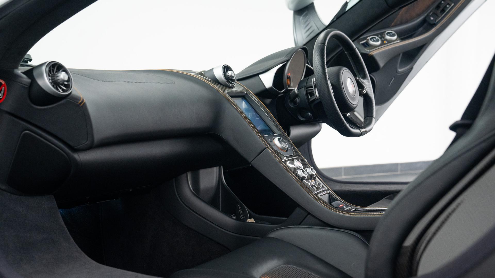 McLaren MP4-12C Photo 6c0fdeca-a034-4cce-8182-2140f73f3eae.jpg