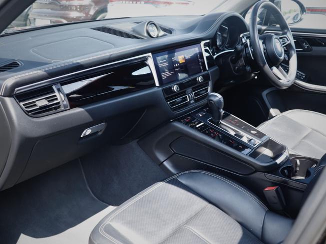 PORSCHE Macan Photo 41