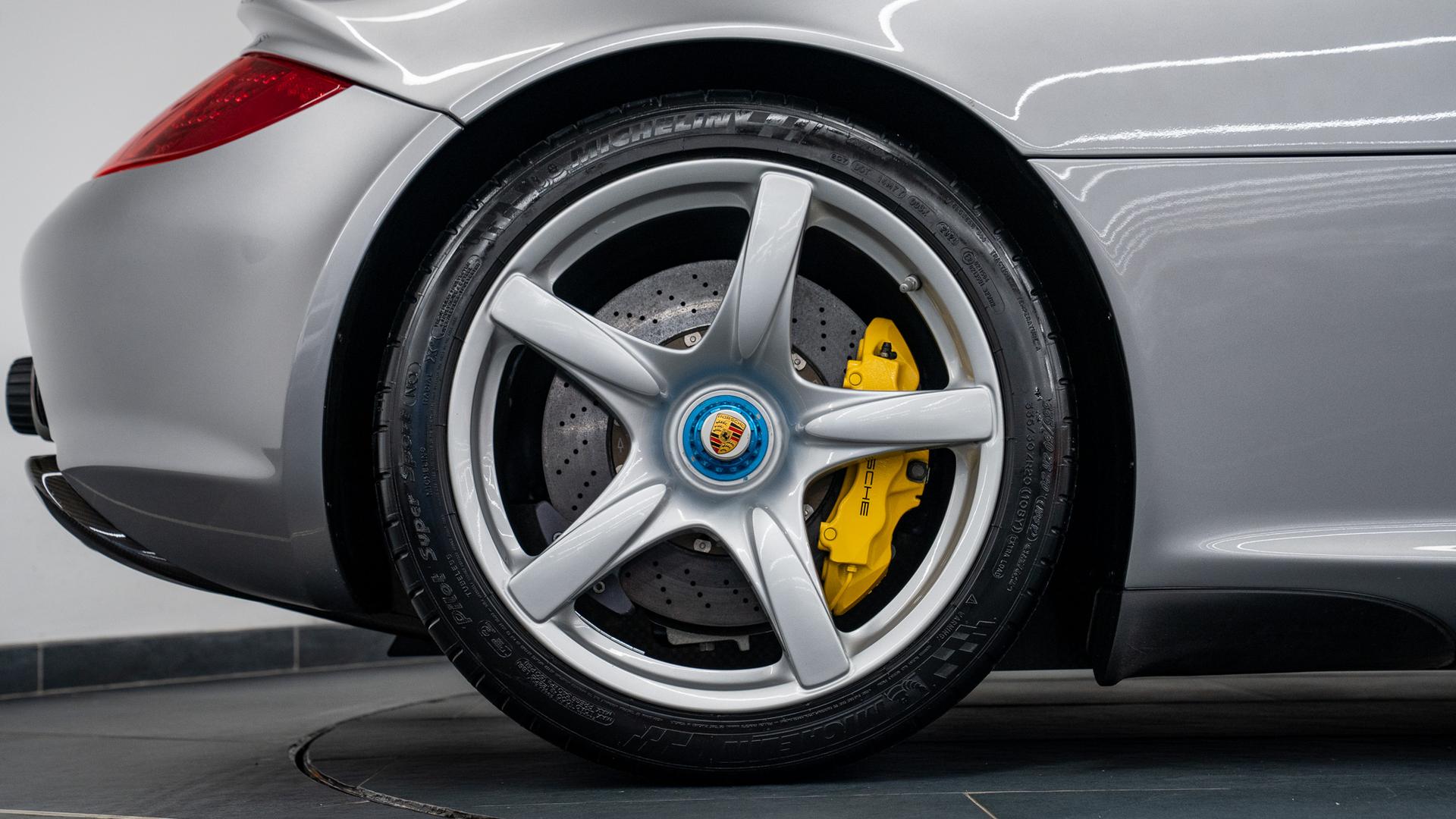 Porsche Carrera GT Photo 6c42a657-48f7-4783-a015-a8c57dedc379.jpg