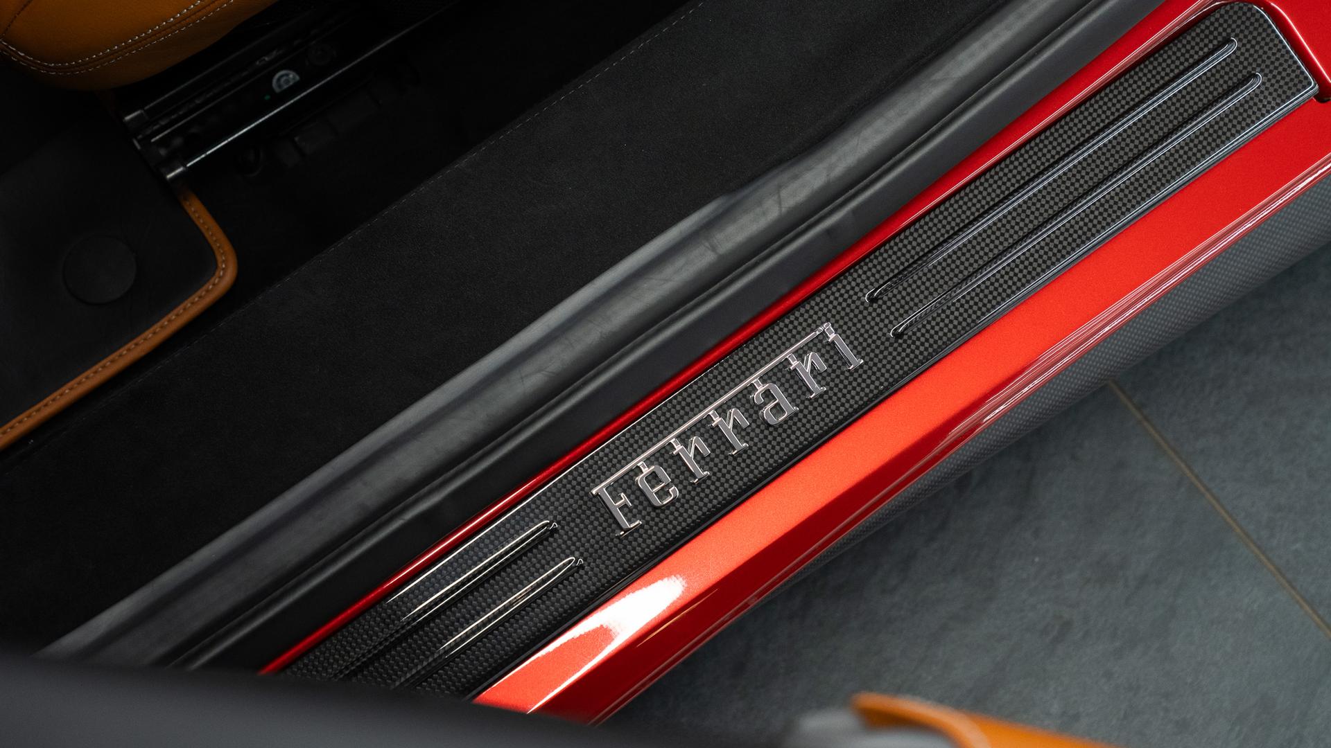 Ferrari 488 Photo 6c562171-ac48-41f0-ab4a-94f318e15707.jpg