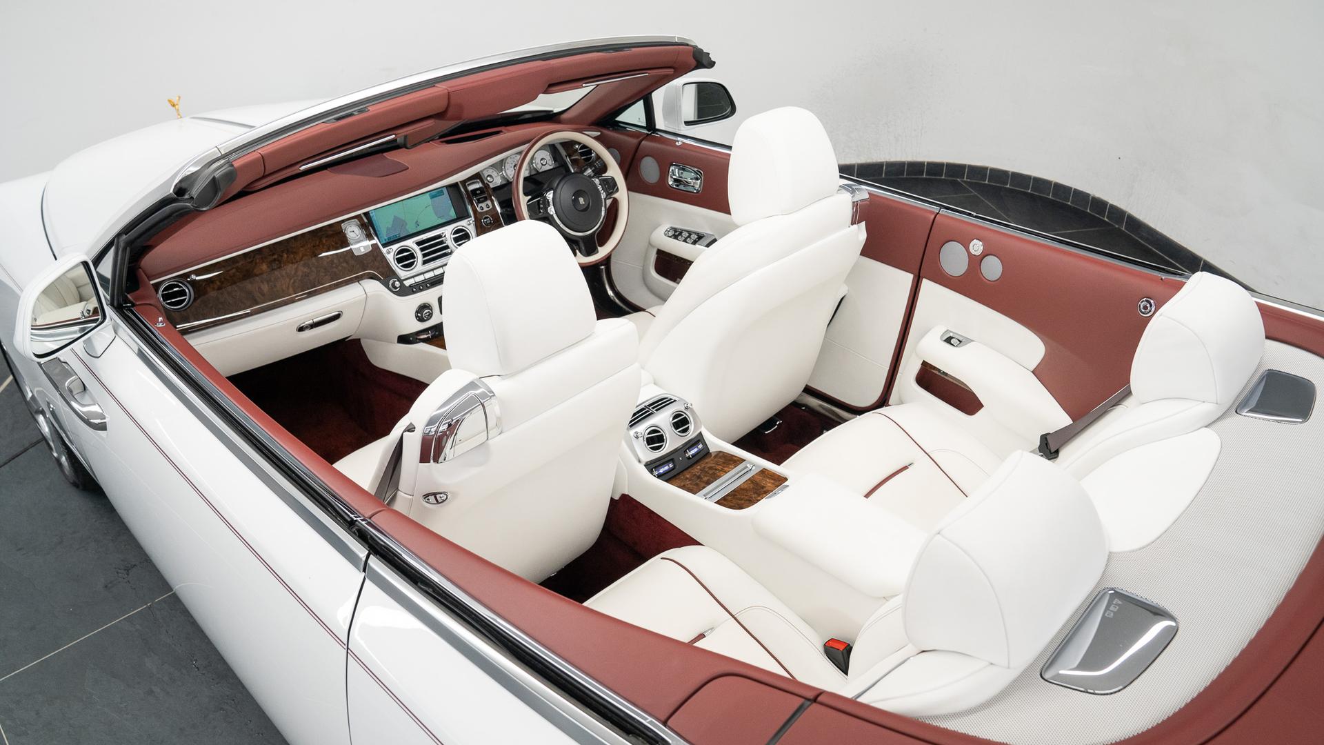 Rolls-Royce Dawn Photo 6c7dc197-e662-4d4a-995c-1667aeccab54.jpg