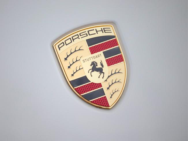 PORSCHE 911 Photo 17