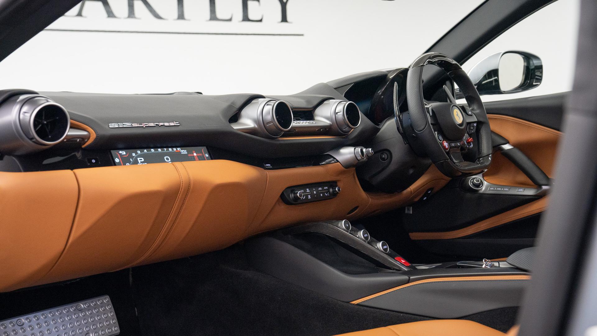 Ferrari 812 Photo 6c8c9357-f068-4241-989b-88a5400899d2.jpg