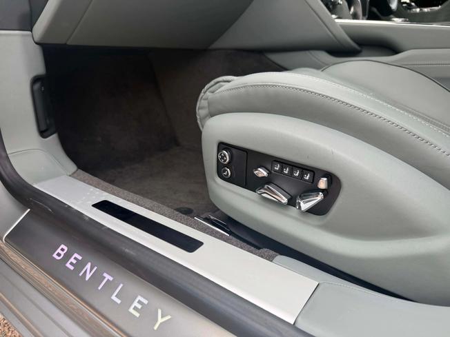 BENTLEY Flying Spur Photo 24
