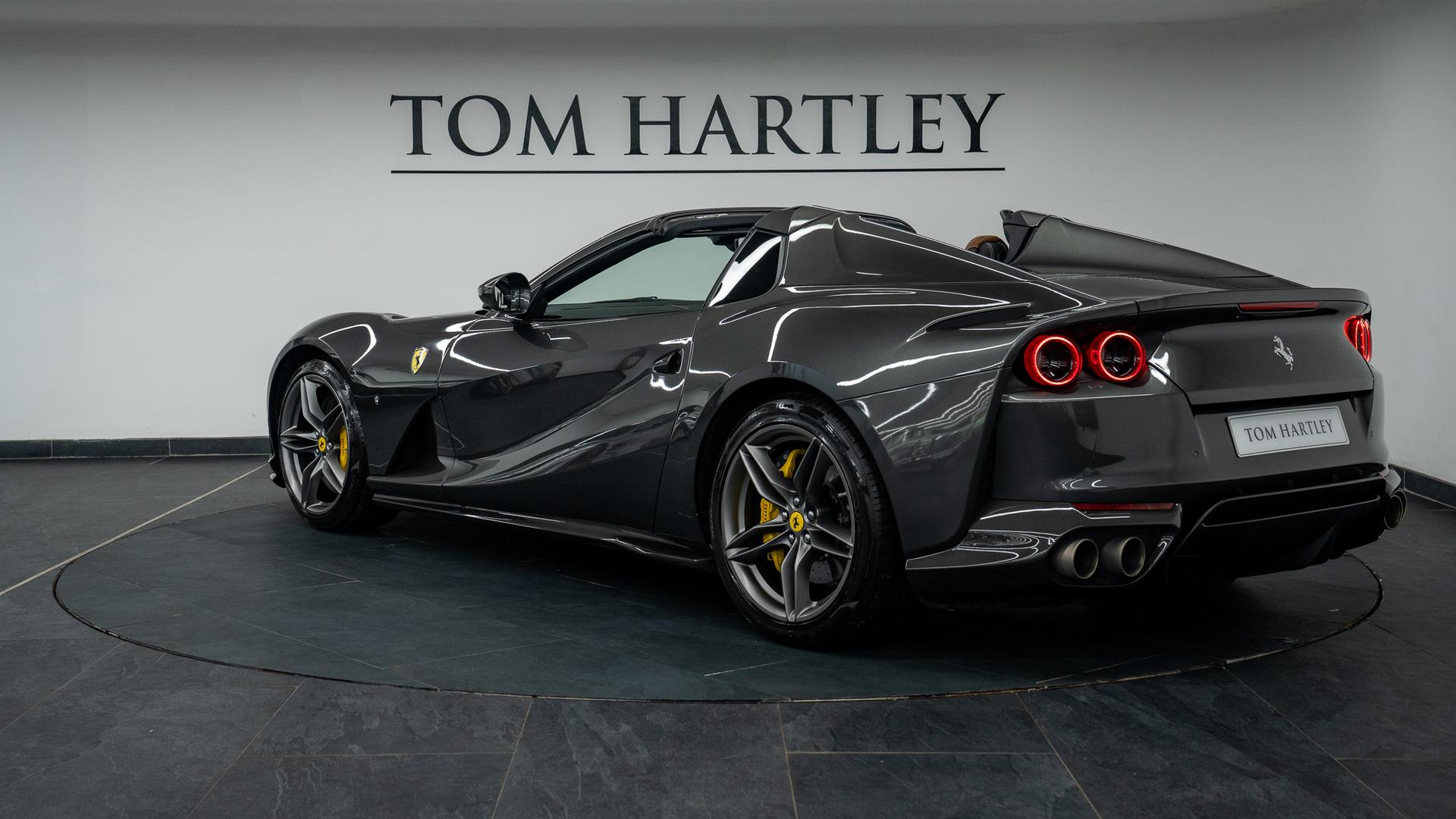 Ferrari 812 Photo 6c9b618f-7987-44bf-bcde-3b50c0f13ebd.jpg