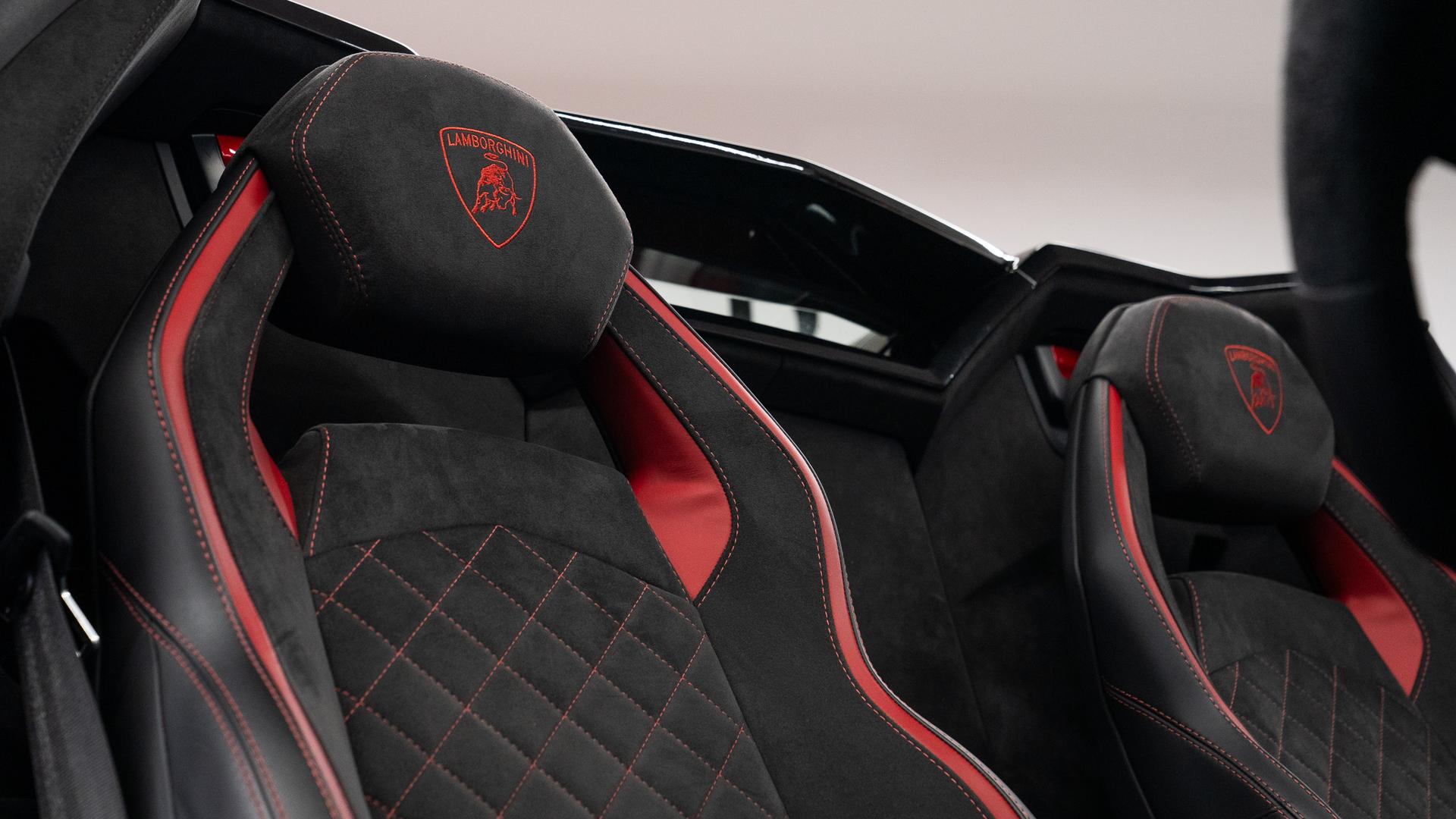 LAMBORGHINI Aventador Photo 6ca19bda-b288-4db5-a122-58c0de86d23b.jpg