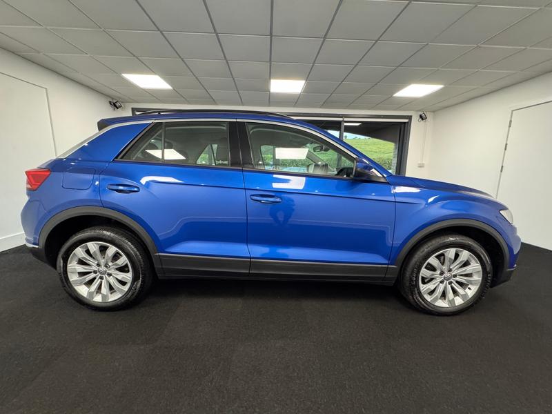 Volkswagen T-Roc Photo 6caf0519-470d-48b9-9a41-b7a3192e4b0f.jpg