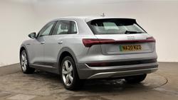 AUDI e-tron Photo 3