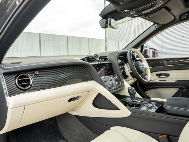 BENTLEY Bentayga Photo 2