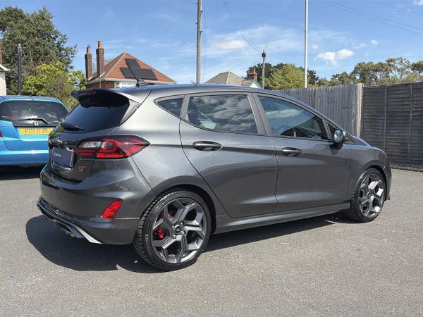Ford FIESTA Photo 5
