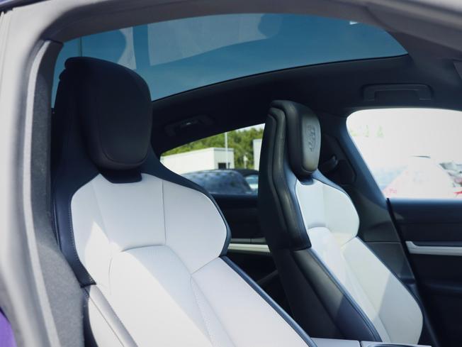 PORSCHE Taycan Photo 24