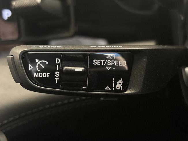 PORSCHE Taycan Photo 34