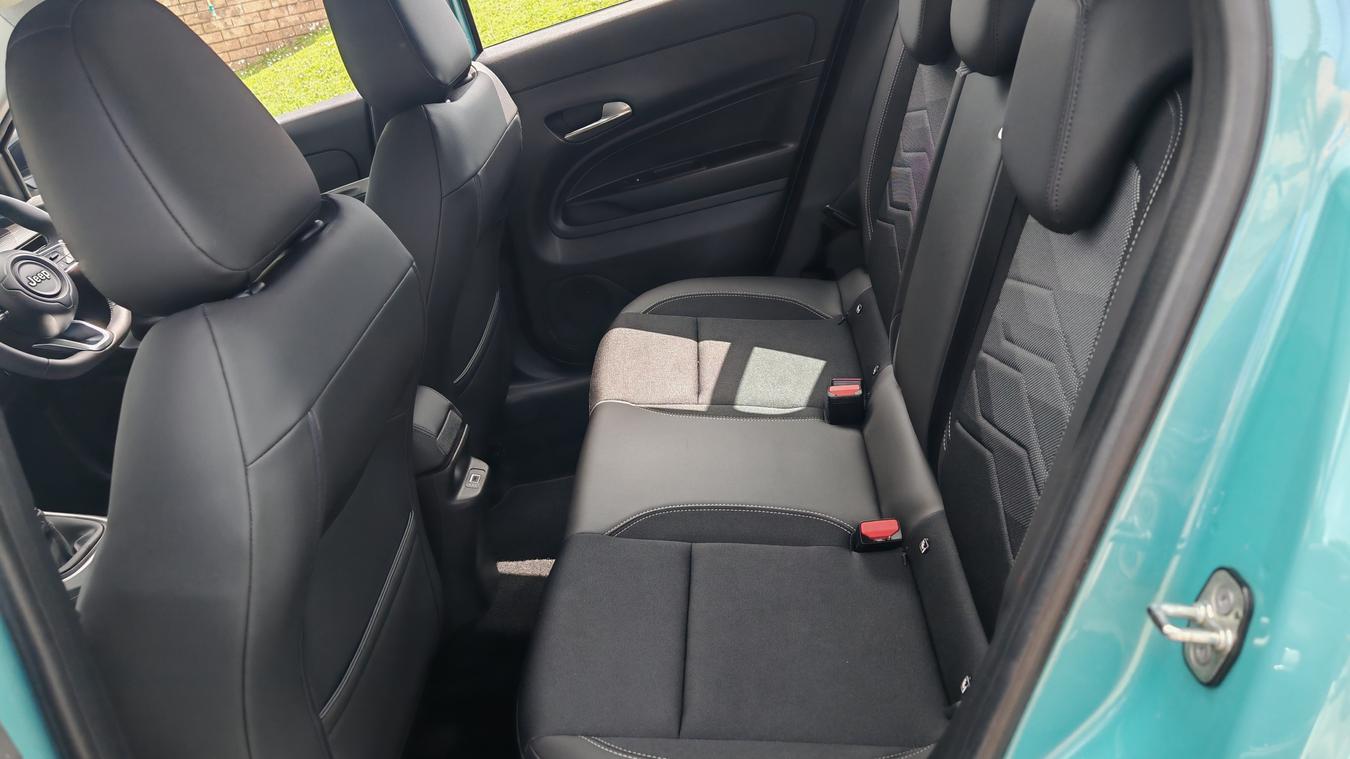 Used Jeep Avenger HX73MPO 18