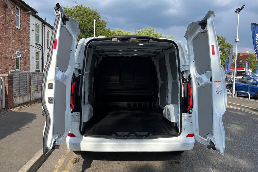 Ford E-TRANSIT CUSTOM Photo 6ce47787-ea8a-44ac-95c1-a6cd8d1c1455.jpg