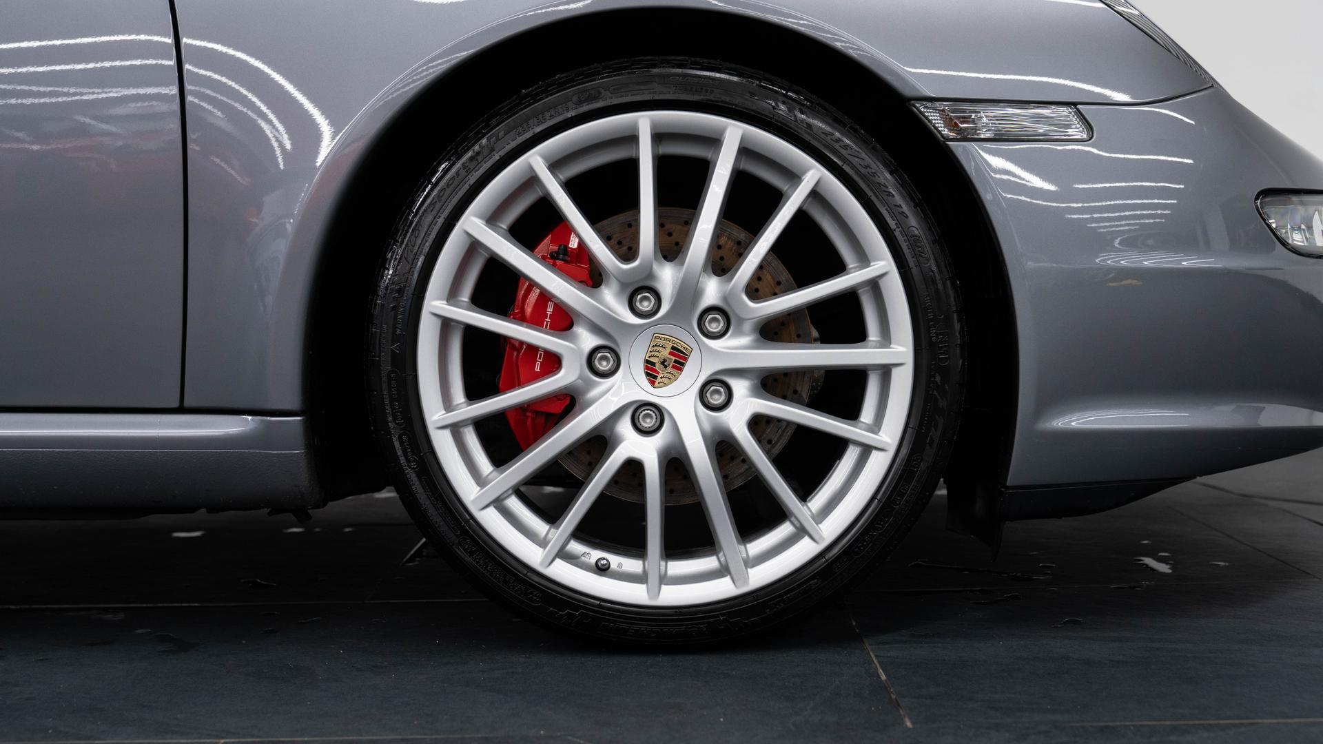 Porsche 911 Photo 6cf6c03c-90c6-469f-bebc-1e1e44fa0a6a.jpg