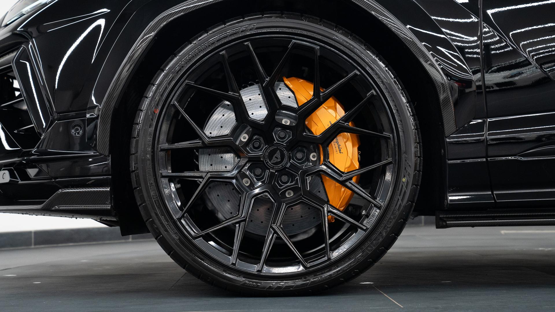 LAMBORGHINI Urus Photo 6cfcd103-fa06-4c41-a59f-852a479f83cf.jpg