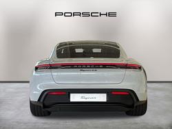 Porsche Taycan Photo 4