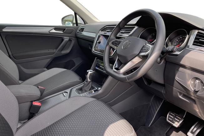 VOLKSWAGEN Tiguan Photo 8