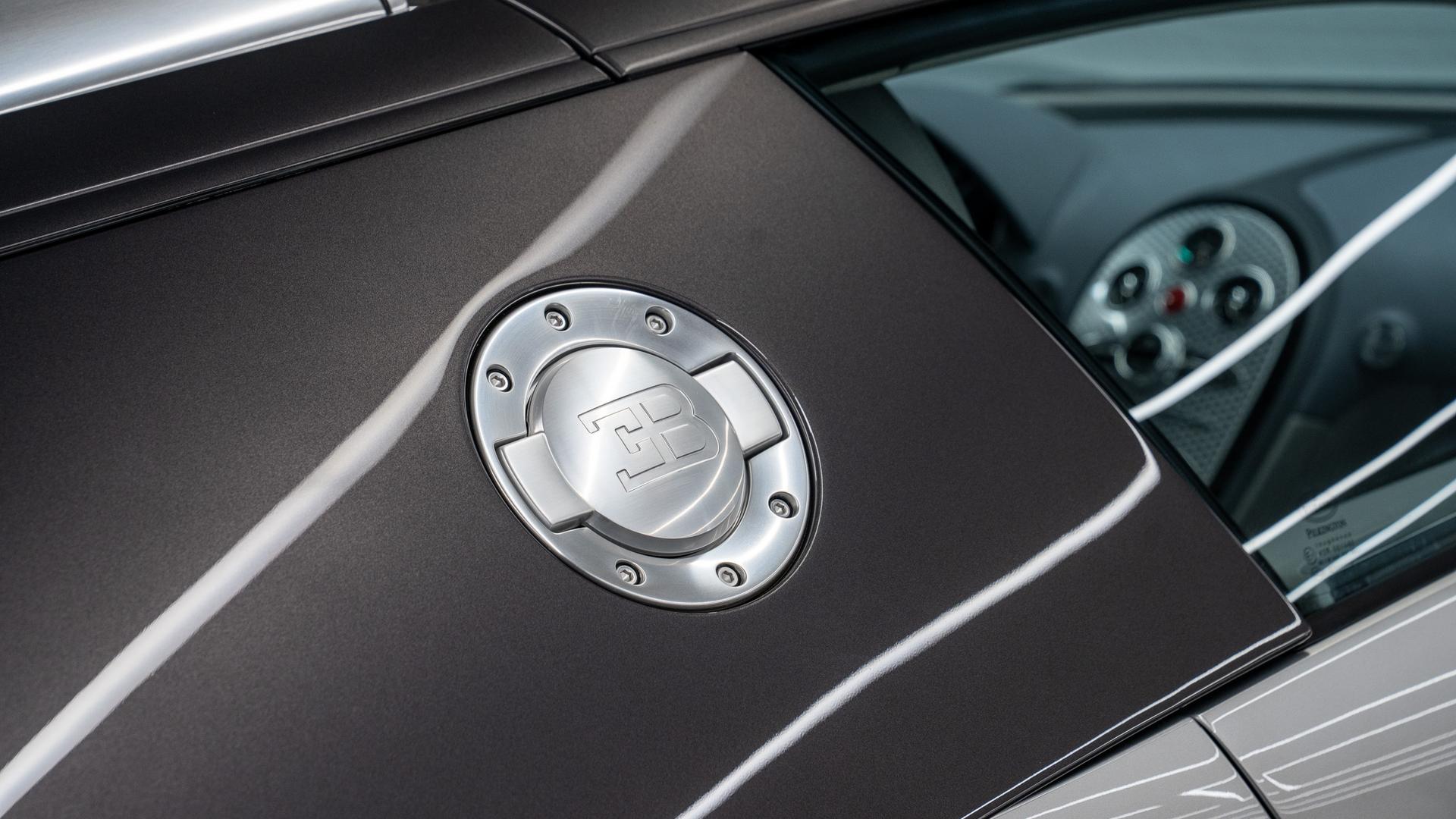 Bugatti Veyron Photo 6d42e758-d255-4bee-b2a0-d31e7efc71df.jpg
