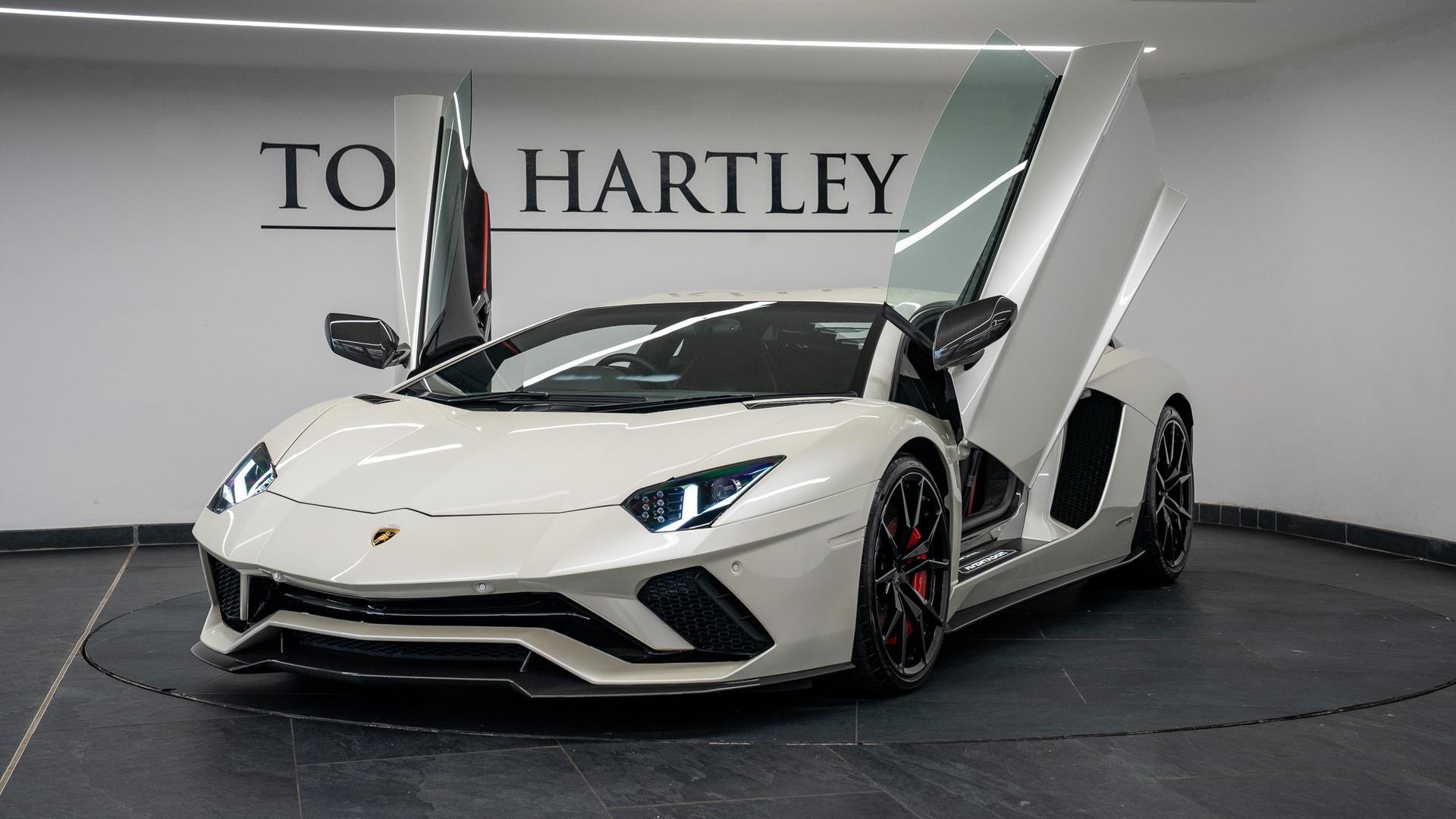 LAMBORGHINI Aventador Photo 6d442f83-7c3c-49de-95df-f7469fc85b07.jpg