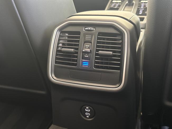 PORSCHE Macan Photo 46