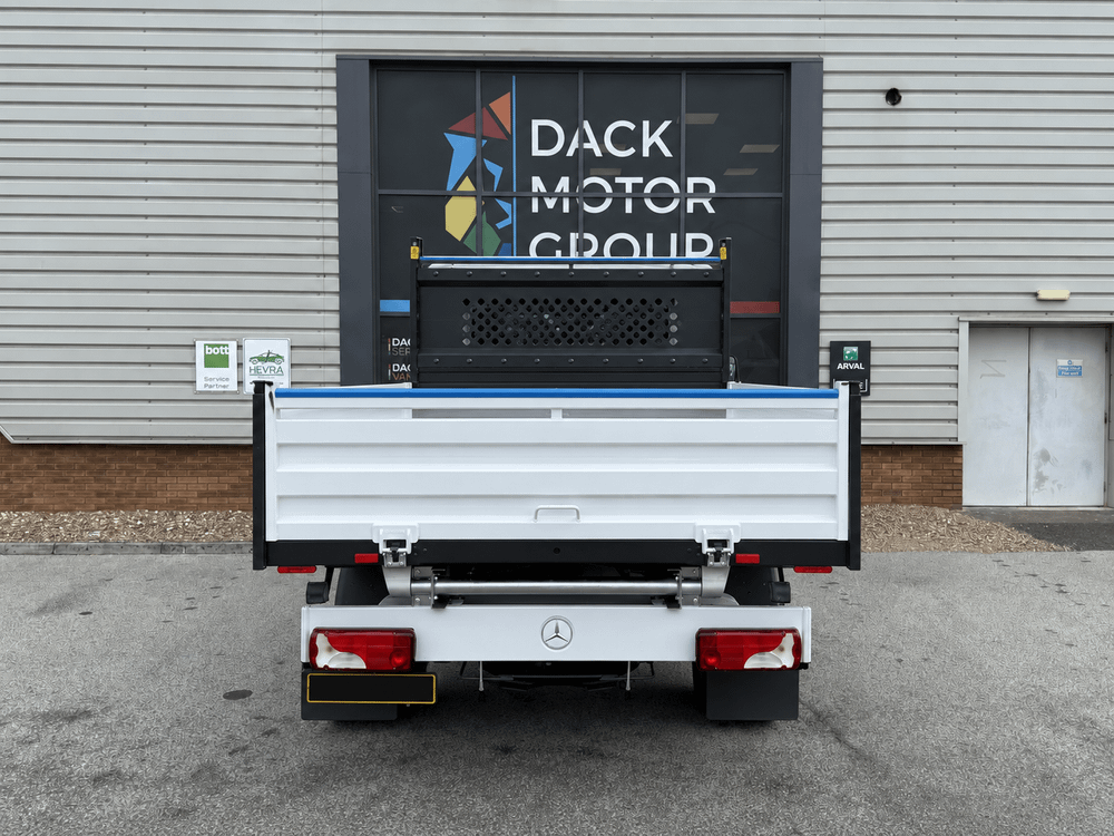 Mercedes-Benz Sprinter Photo 6d616e47-26b2-4abf-86f7-6aa162083e9b.png