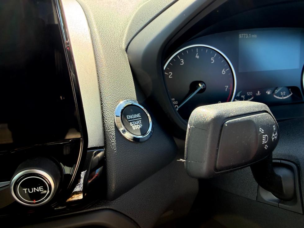 Ford EcoSport Photo 6d6a2cd0-fc8d-4569-a877-82fe7a1984aa.jpeg
