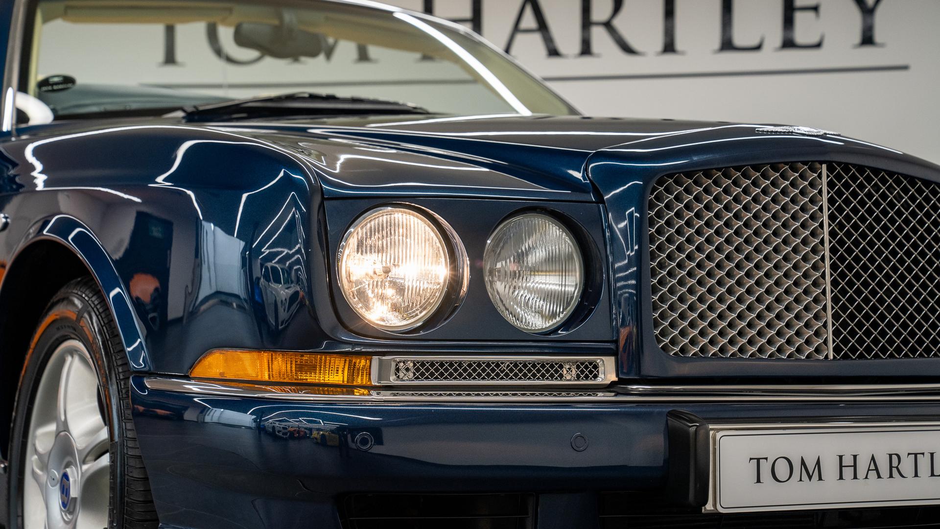 Bentley Azure Photo 6d6b77c8-a1c0-4cdb-a7b7-49c6b82bcfb5.jpg