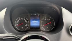 Mercedes-Benz Sprinter Photo 22
