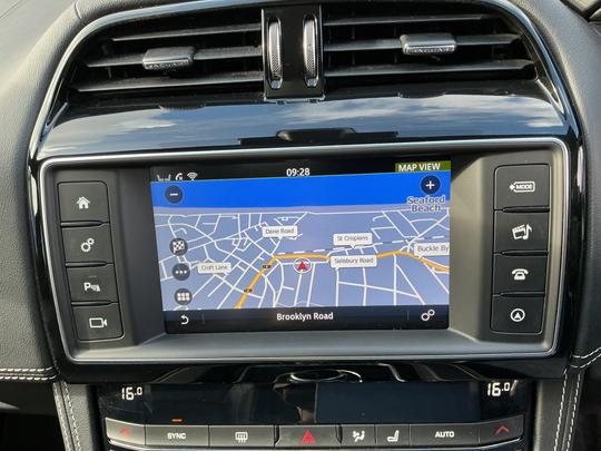 Jaguar F-PACE Photo 41
