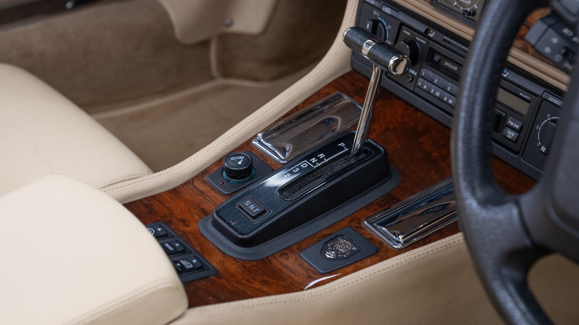 Jaguar XJ-S Photo 6dab61aa-ff54-4e2c-8e4a-9b86b9137f12.jpg