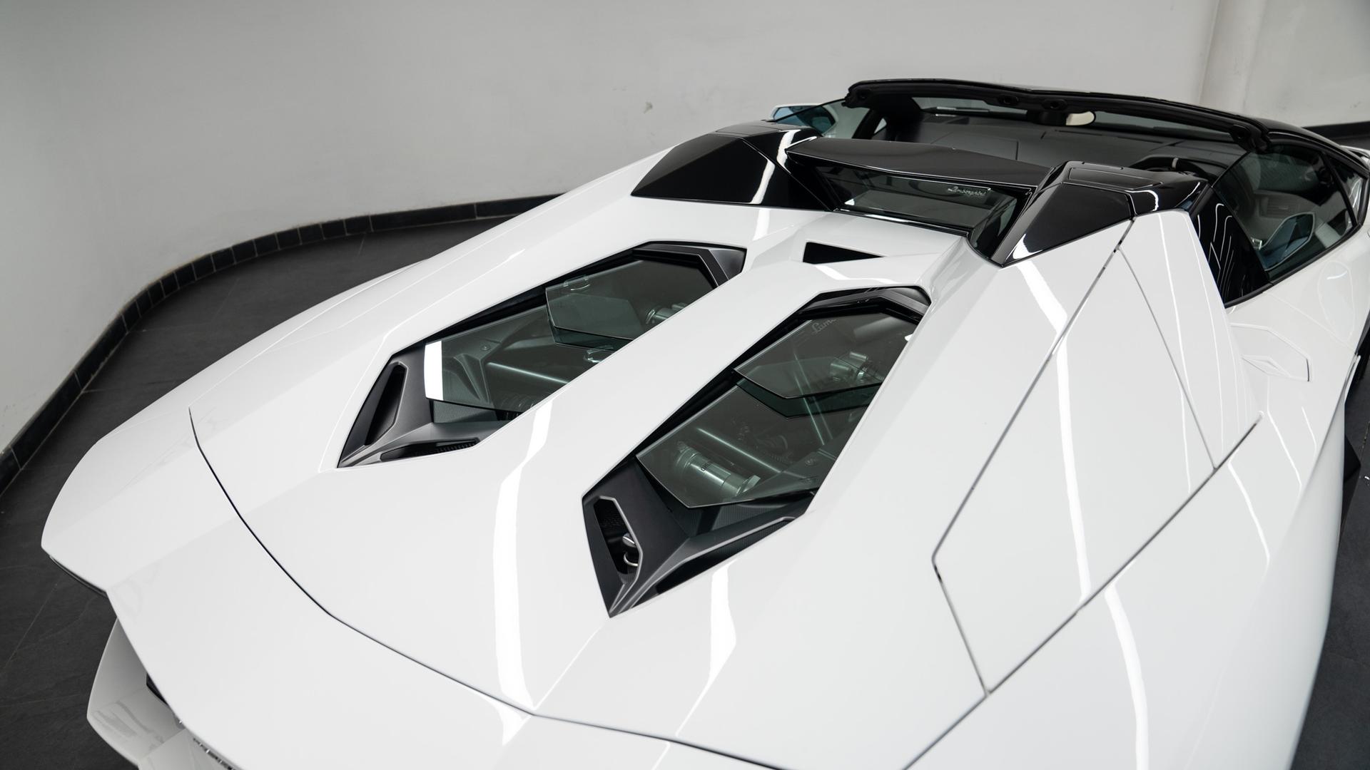 LAMBORGHINI Aventador Photo 6db40528-c26d-4e26-8acf-986962399c4d.jpg