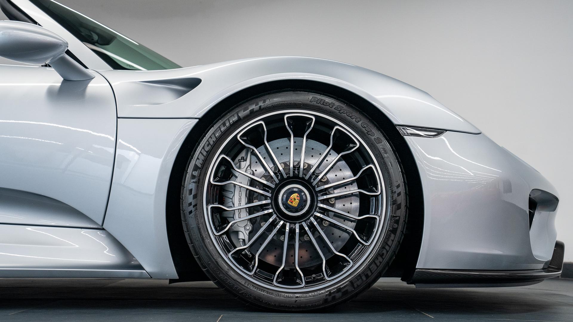 Porsche 918 Photo 6db7ddfc-456d-454e-aa3b-51b907226318.jpg