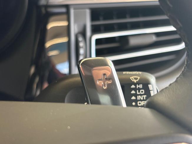 PORSCHE Macan Photo 42