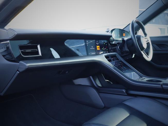PORSCHE Taycan Photo 30