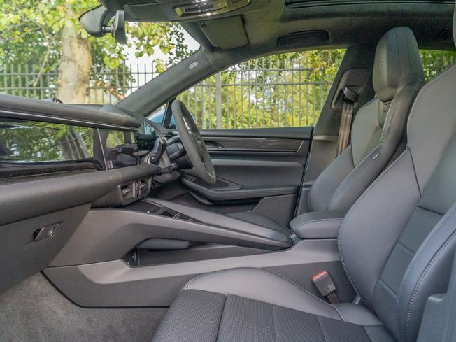 PORSCHE Macan Photo 3