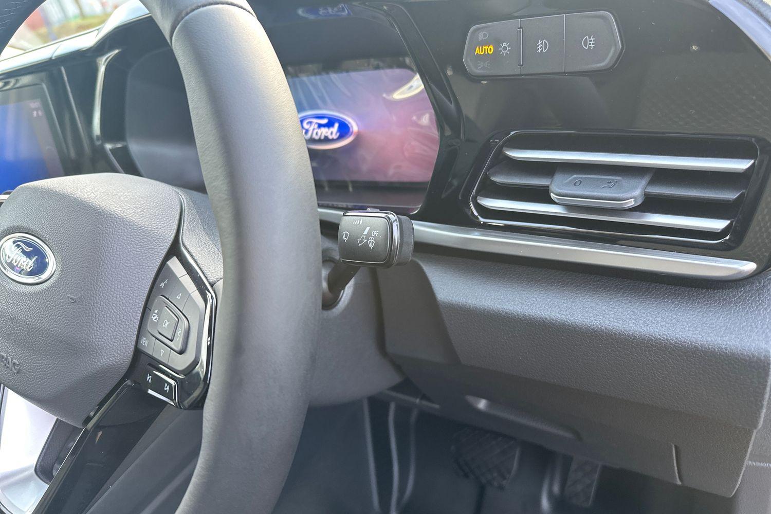 Ford TRANSIT CONNECT Photo 24