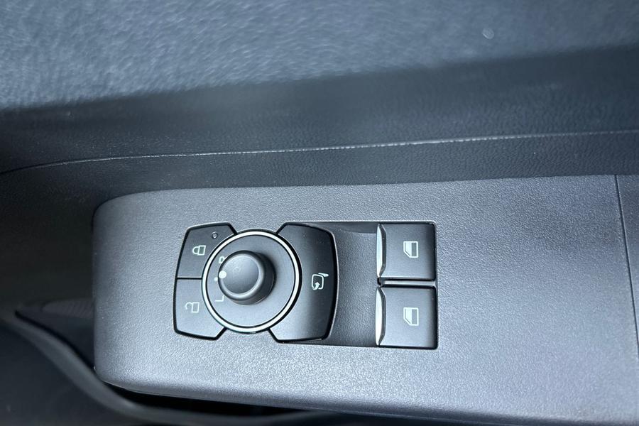 Ford E-TRANSIT COURIER Photo 6dfa5e1a-b1a0-44b6-bd80-aa358723ff93.jpg