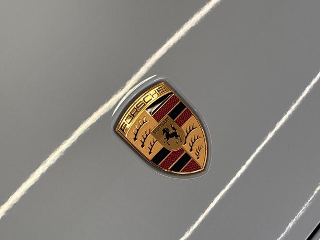 PORSCHE Taycan Photo 40