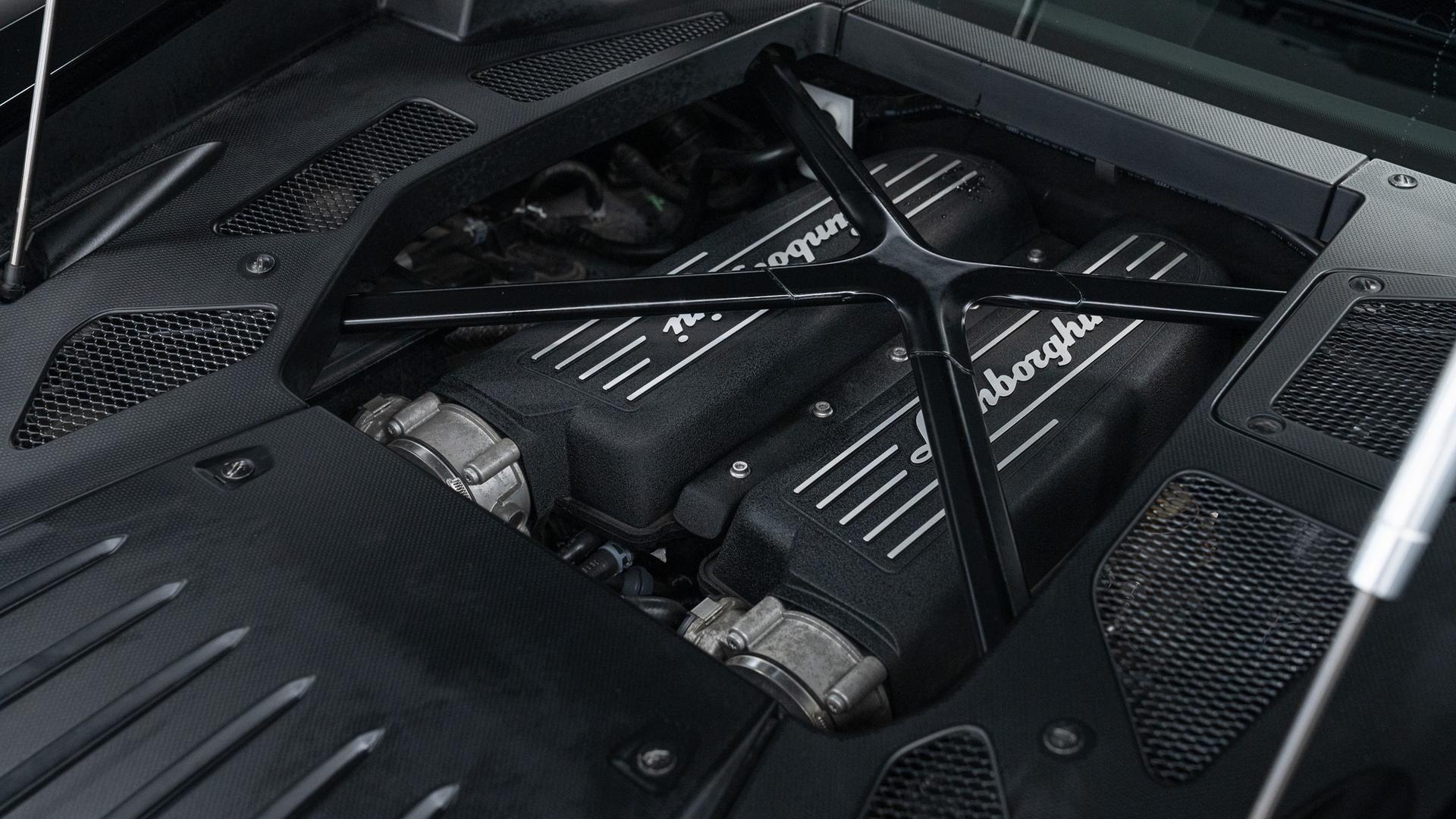LAMBORGHINI Huracan Photo 6e07efc1-a25b-40dc-a9ce-23cbaaab42bd.jpg