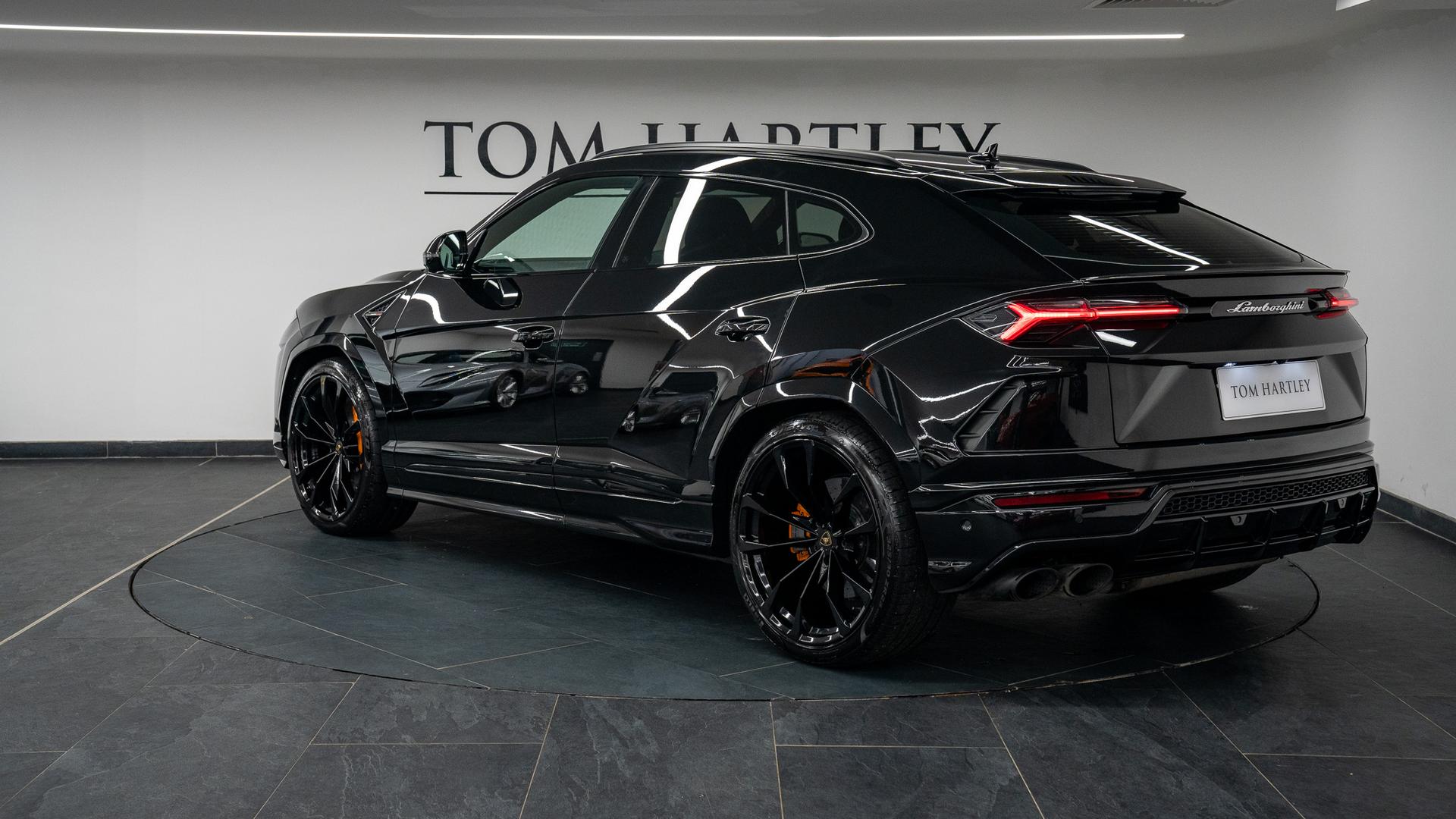 LAMBORGHINI Urus Photo 6e48eff0-bdb8-4e08-81b1-1a268ee3faff.jpg