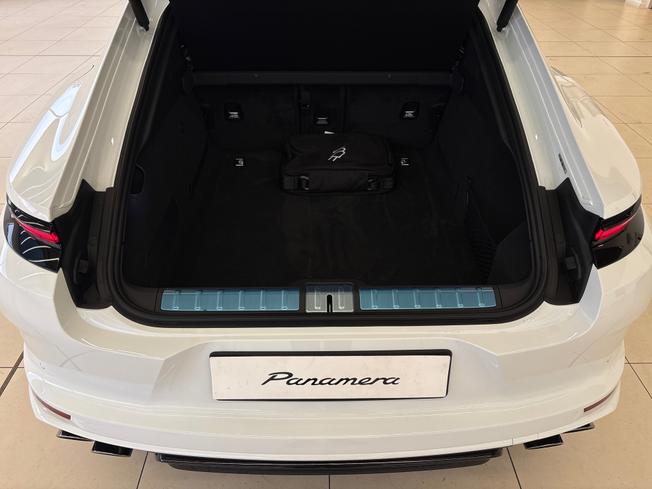 PORSCHE Panamera Photo 19